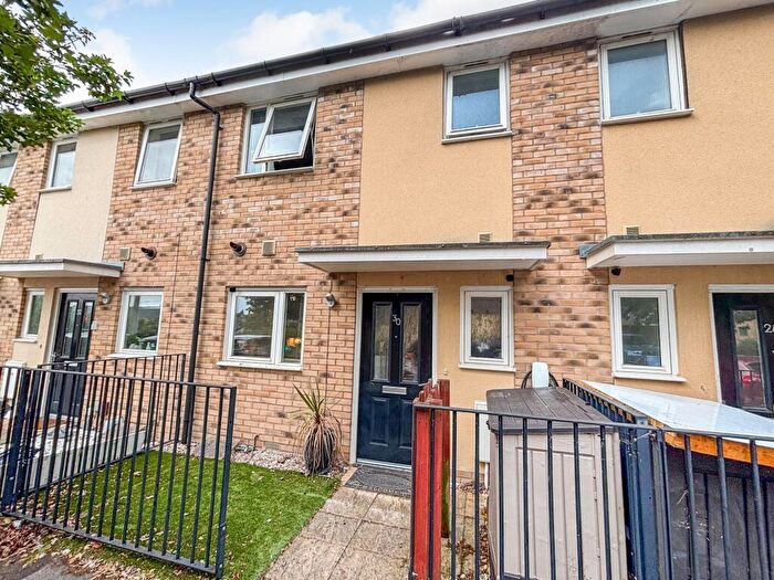 3 Bedroom Property To Rent In Glenmore Place, Tilehurst, RG30