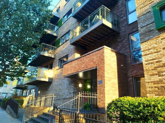 3 Bedroom Flat To Rent In Eden Apartments, E14