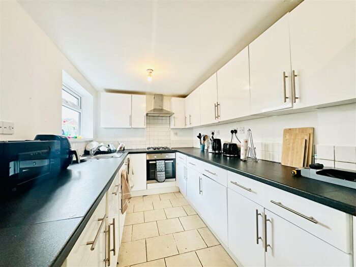 6 Bedroom House To Rent In Johnson Road, Nottingham, NG7