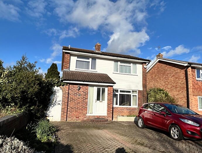 3 Bedroom Detached House For Sale In Kenilworth Road, Basingstoke, RG23