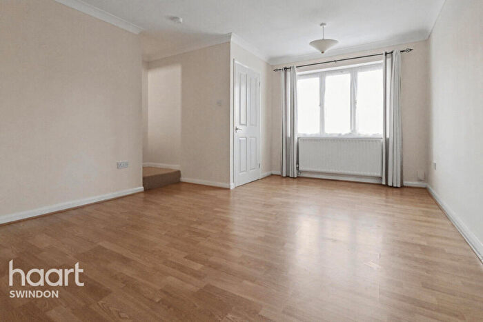 3 Bedroom Semi Detached House To Rent In Evergreens Close, Swindon, SN3