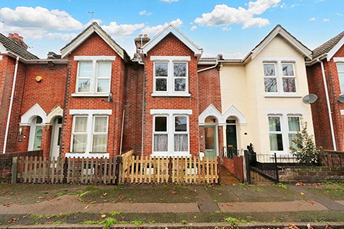 2 Bedroom Terraced House For Sale In Barton Road, Eastleigh, SO50