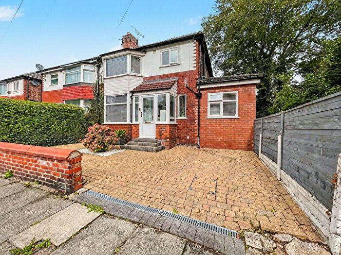 3 Bedroom Semi Detached House For Sale In Buckingham Avenue, Whitefield, M45