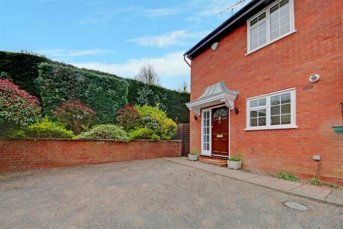 2 Bedroom End Terrace House To Rent In Athlone Close, Radlett, WD7