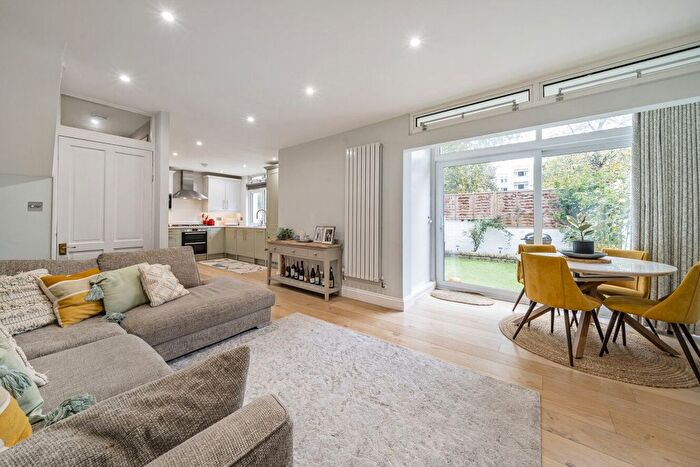3 Bedroom Maisonette To Rent In Cedars Road, London, SW4