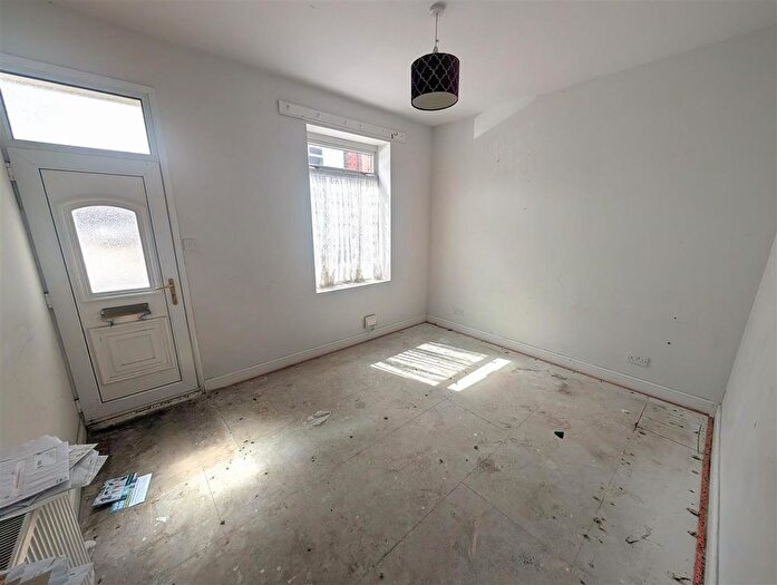 2 Bedroom Detached House For Sale In Durham Street, Hull, HU8