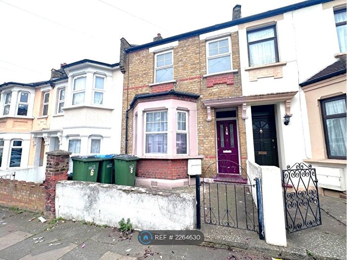 4 Bedroom Terraced House To Rent In Kashgar Road, London, SE18