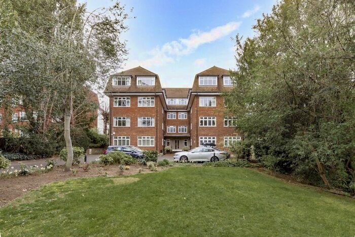 2 Bedroom Flat To Rent In The Downs, London, SW20