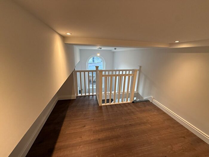 Studio To Rent In - Friern Barnet Road, London, N11