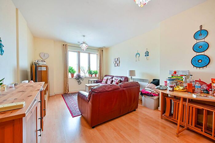 2 Bedroom Flat For Sale In Drayton Green Road, Ealing, London, W13