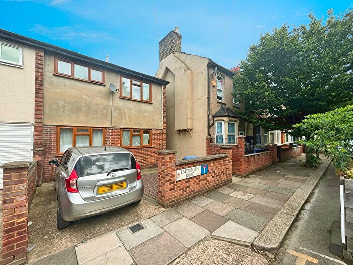 4 Bedroom Semi-Detached House To Rent In Ladysmith Road, London, N18