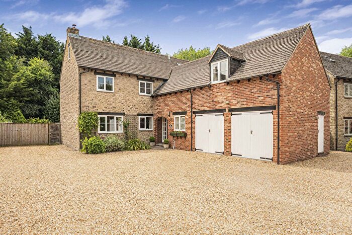 7 Bedroom Detached House For Sale In Willow Court, Wendlebury, OX25
