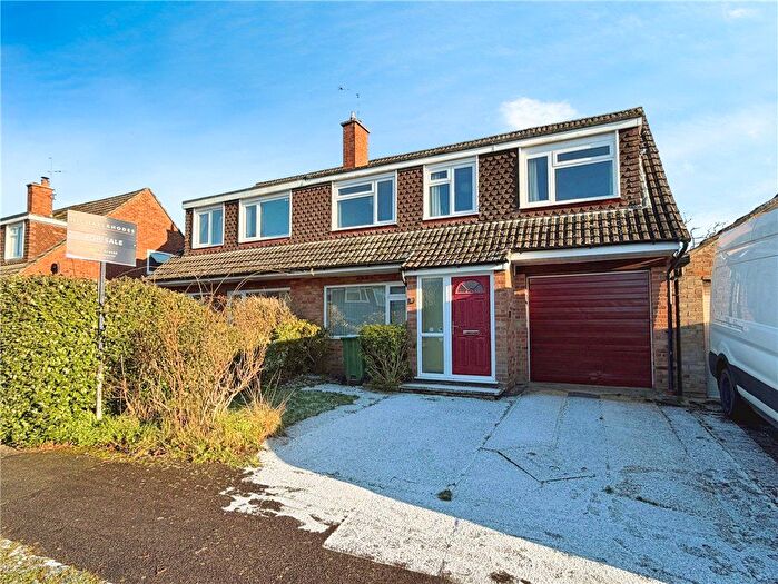 4 Bedroom Semi-detached House For Sale In Montfort Road, Romsey, Hampshire, SO51
