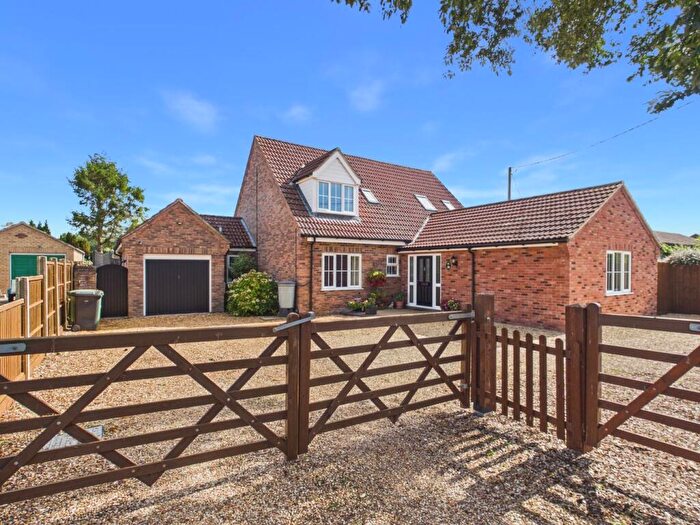 4 Bedroom Chalet For Sale In Fen Road, Watlington, King's Lynn, PE33