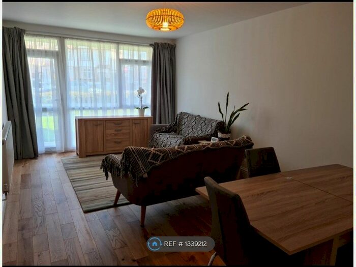 2 Bedroom Flat To Rent In Hale End Road, Woodford Green, IG8