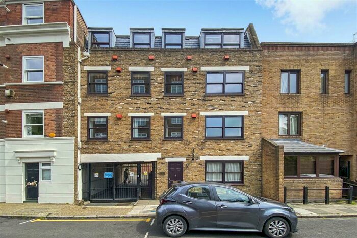 2 Bedroom Apartment To Rent In Wood Close, Shoreditch, E2