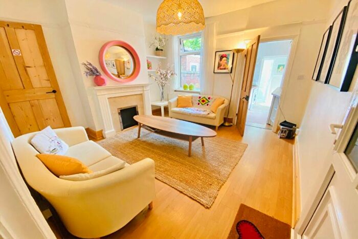 4 Bedroom Terraced House To Rent In Montague Road, Leicester, LE2