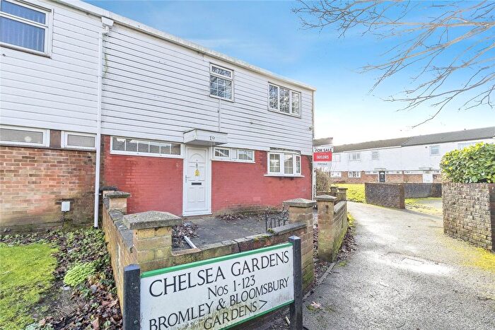 3 Bedroom End Terrace House For Sale In Chelsea Gardens, Houghton Regis, Dunstable, Bedfordshire, LU5