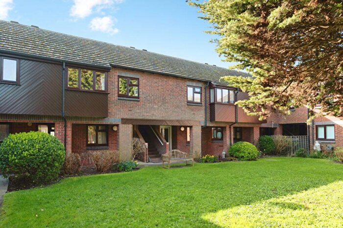 1 Bedroom Flat For Sale In Sea Front, Hayling Island, Hampshire, PO11