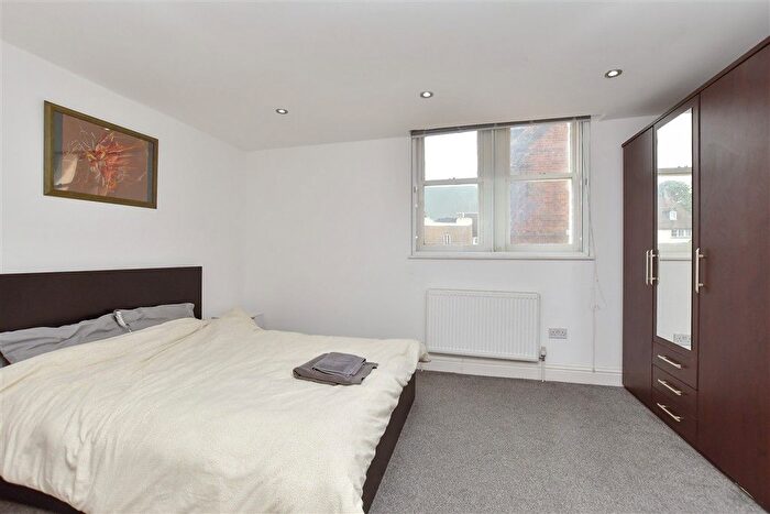 4 Bedroom End Of Terrace House For Sale In West Street, Faversham, Kent, ME13