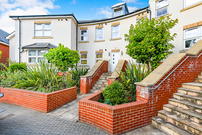 2 Bedroom Apartment To Rent In Hillcrest Court, Guildford, GU1