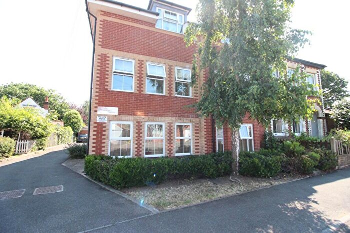 2 Bedroom Flat To Rent In Longfellow Road, Worcester Park, Surrey, KT4
