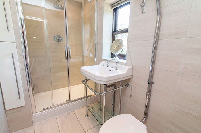 4 Bedroom Barn Conversion For Sale In Wayte Court, Ruddington, Nottingham, NG11