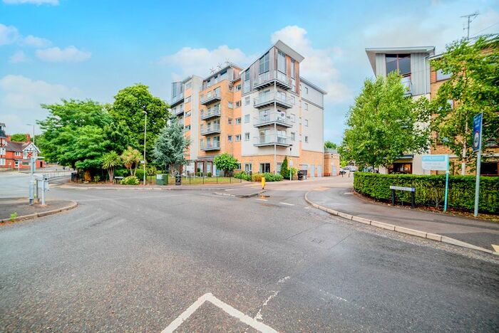 2 Bedroom Flat To Rent In Coombe Way, Farnborough GU14