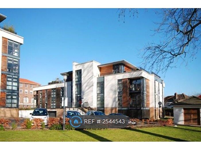 2 Bedroom Flat To Rent In Whitelands Crescent, London, SW18