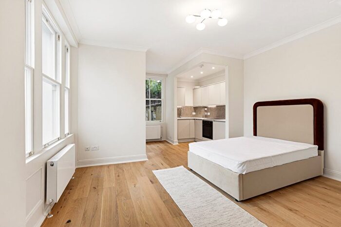 Studio To Rent In Strathmore Gardens, London, W8