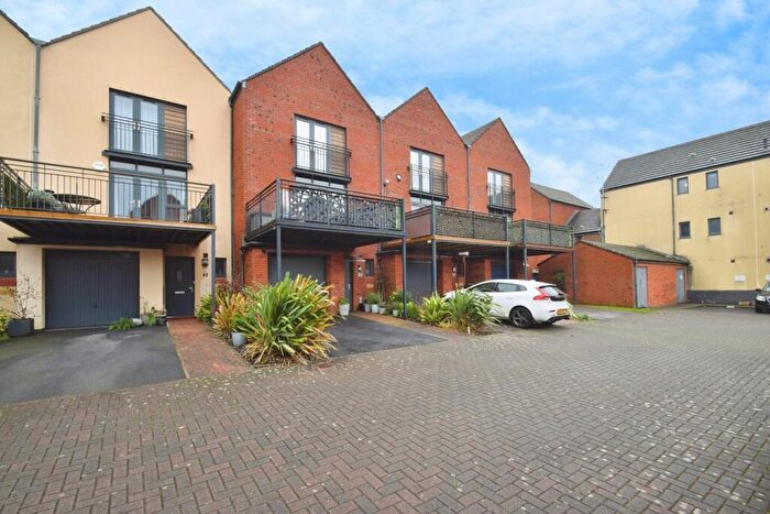 3 Bedroom Town House For Sale In Yr Hafan, Swansea, SA1