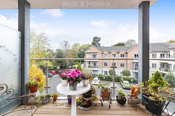 1 Bedroom Flat To Rent In Oatlands Drive, Weybridge, KT13