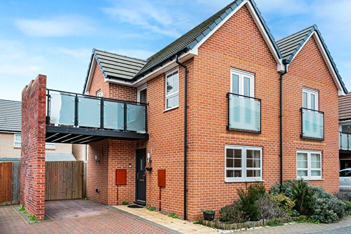 1 Bedroom Semi Detached House For Sale In Lithgows Avenue, Brooklands, Milton Keynes, MK10