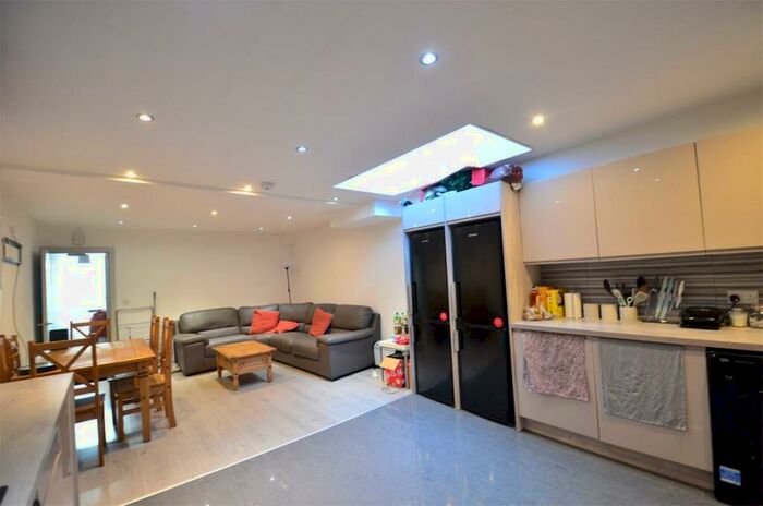 7 Bedroom Terraced House To Rent In En-Suite &# Pppw Based On Number Of People Sharing. Heeley Rd, Selly Oak, B29