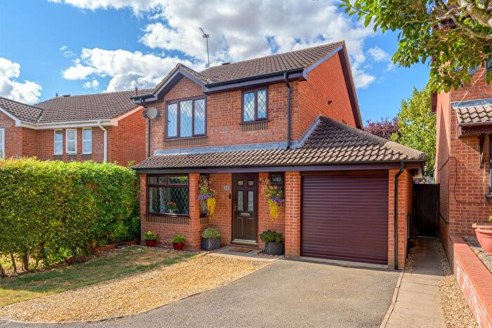 3 Bedroom Detached House For Sale In Kenmore Drive, Desborough, Kettering, NN14