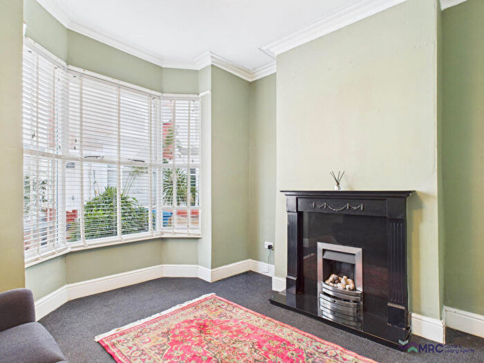 2 Bedroom End Of Terrace House To Rent In Derwent Grove, Princes Road, HU5