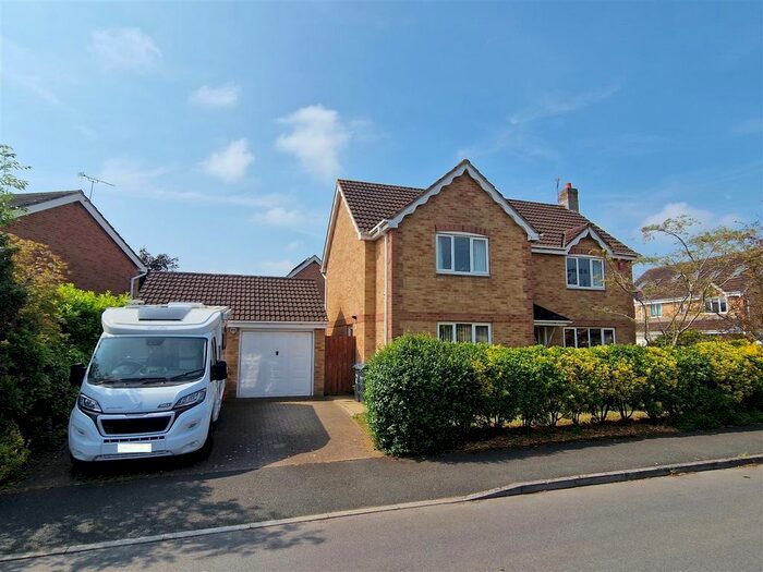 4 Bedroom Detached House For Sale In Kensington Way, Chippenham, SN14