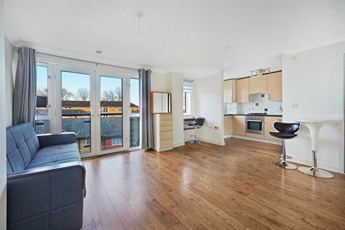 1 Bedroom Flat To Rent In Batwa House, Varcoe Road, SE16
