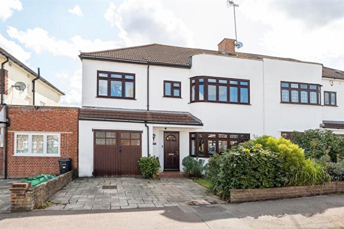 4 Bedroom House For Sale In Sherwood Avenue, South Woodford, E18