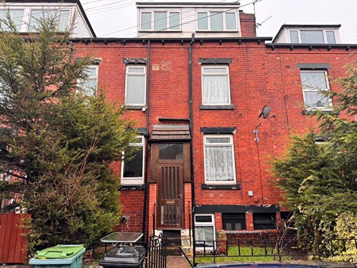 Property To Rent In Parkfield Grove, Leeds, LS11