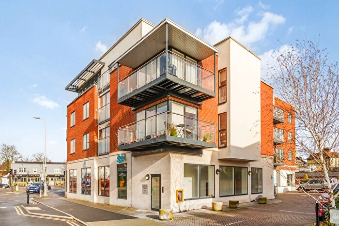 1 Bedroom Flat For Sale In Ellerton Road, Watton Point, KT6