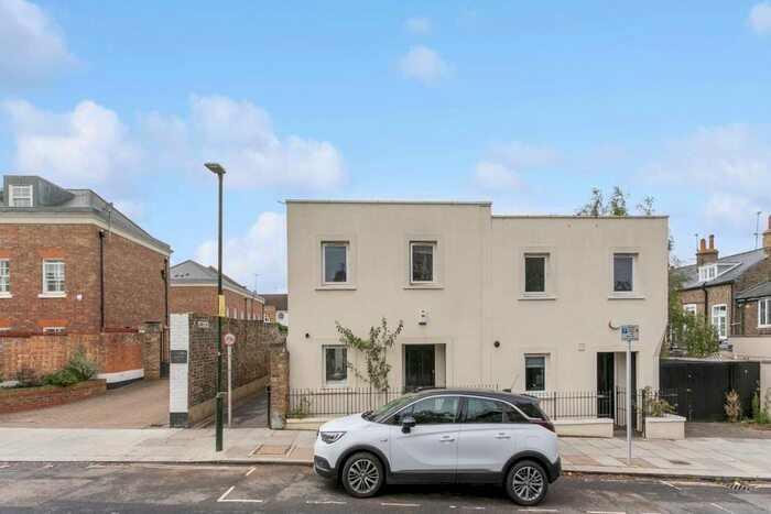 2 Bedroom Semi-Detached House To Rent In Kings Road, Richmond, TW10