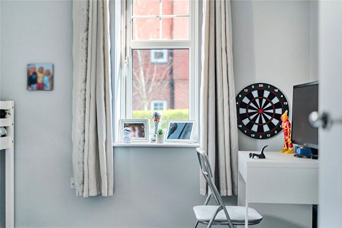 2 Bedroom Flat For Sale In Flat, Lee Court, Skinner Drive, Wokingham, RG41