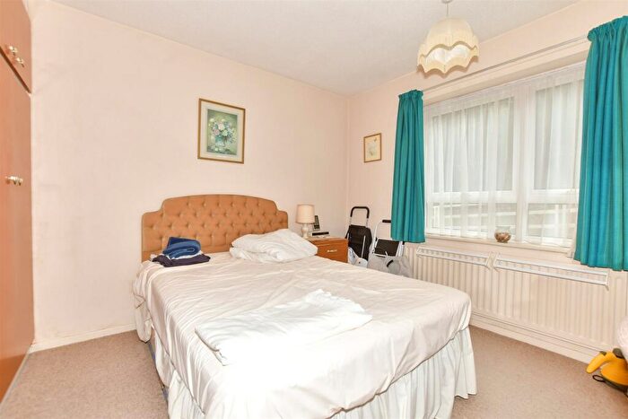 2 Bedroom Flat For Sale In London Road, River, Kent, CT17
