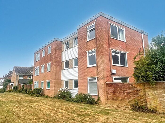 2 Bedroom Flat To Rent In Bellview Court, Barton Close, Worthing, BN13