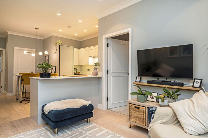 3 Bedroom Flat For Sale In Eastcombe Avenue, Charlton, SE7