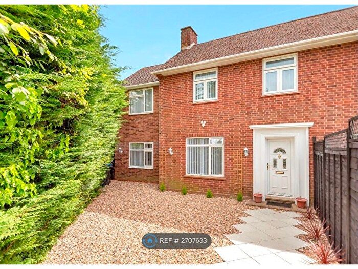 3 Bedroom Semi Detached House To Rent In Home Meadow, Slough, SL2