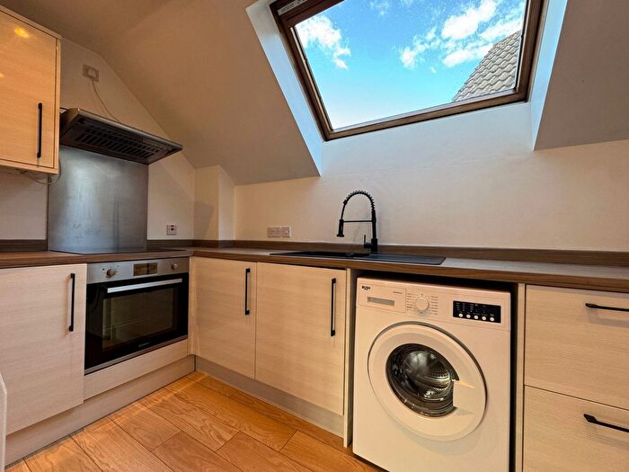 2 Bedroom Maisonette To Rent In Hounslow, TW4