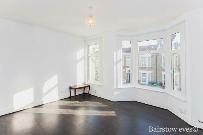 2 Bedroom Flat To Rent In Glenthorne Road, Walthamstow, E17