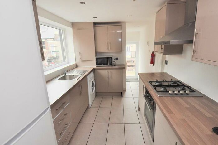5 Bedroom Maisonette To Rent In Warwick Street, Sandyford, Newcastle Upon Tyne, NE6